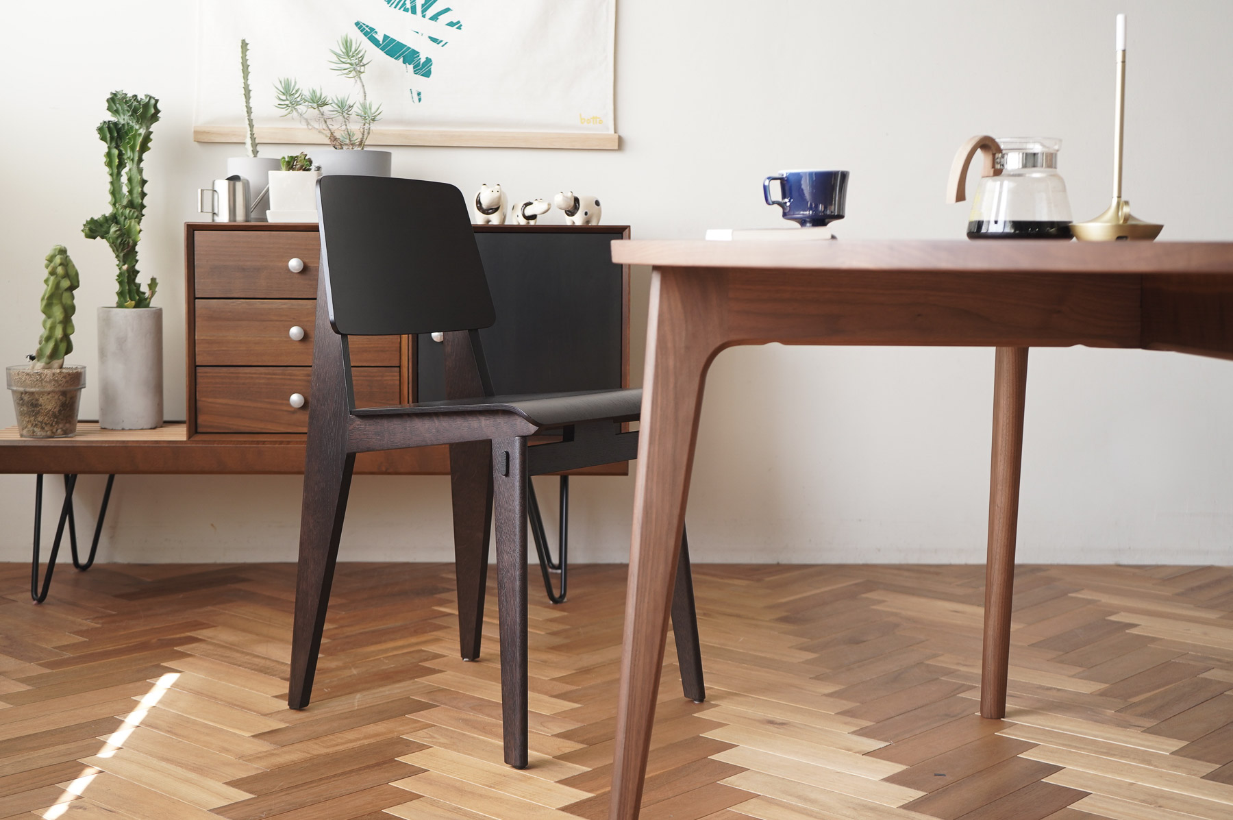 マルニ60のラウンドテーブルとシェーズトゥボワ