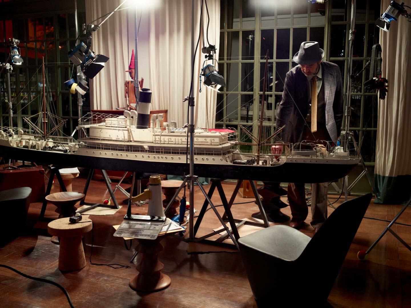 イームズ ウォールナットスツールとVitra（ヴィトラ） Cork Family（コルクファミリー） 