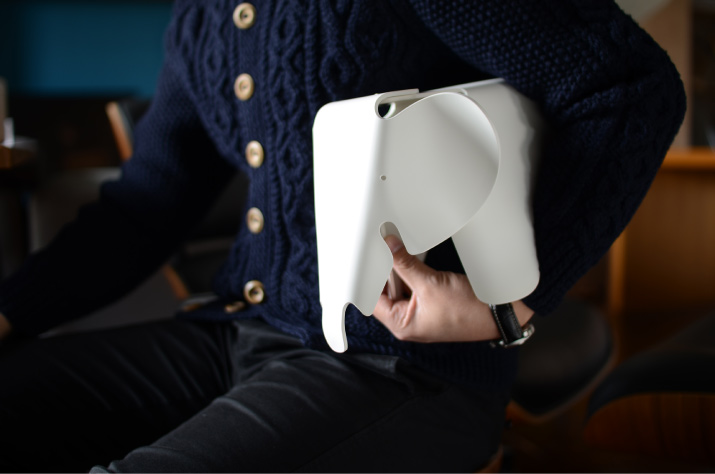 イームズエレファントスモール　サイズ感