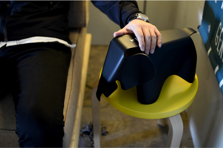 イームズエレファントスモール