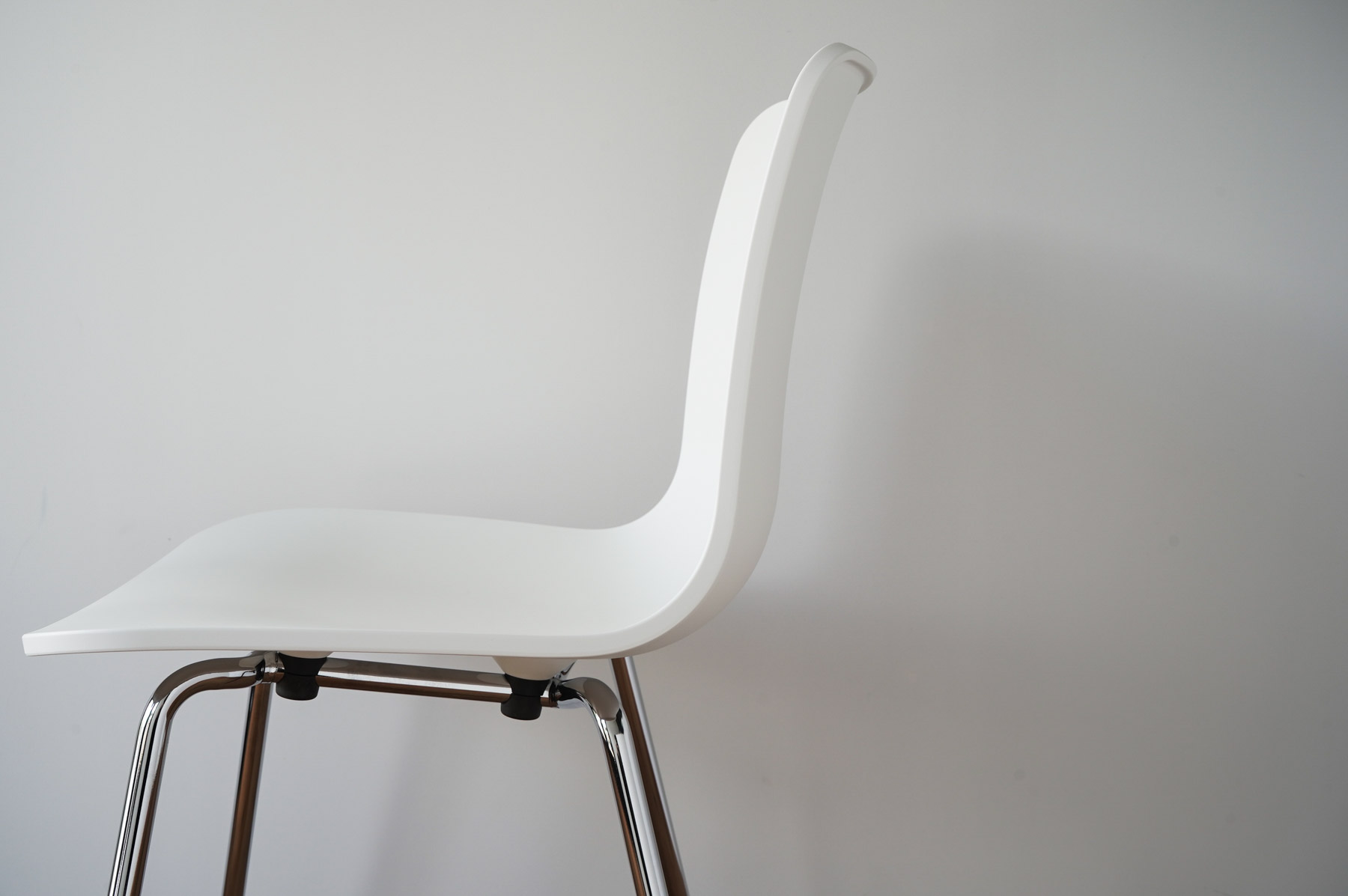 HALチェアの横顔