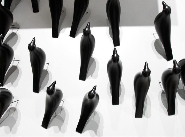 イームズハウスバードの群れ