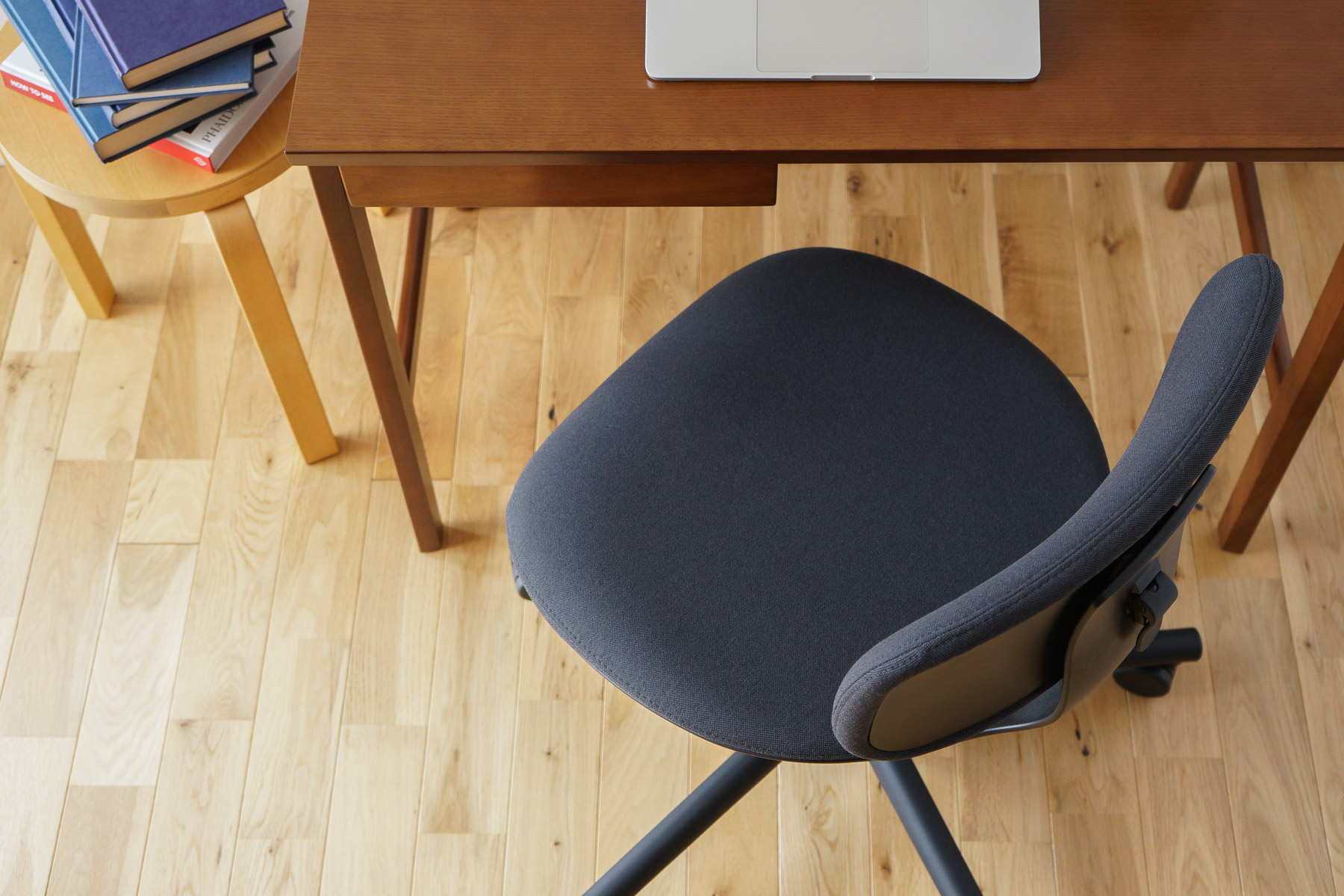 Vitra（ヴィトラ） ルーキー（rookie）の背もたれ調整