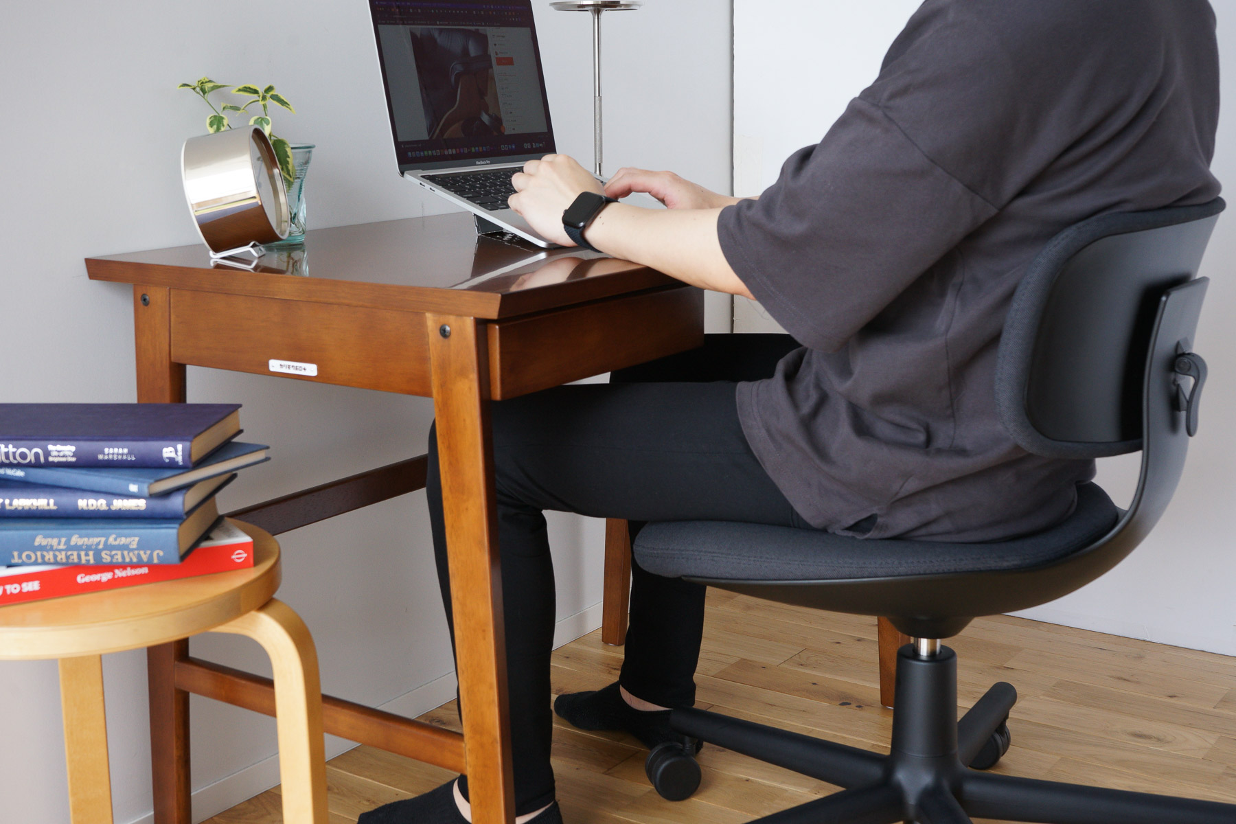 Vitra（ヴィトラ） ルーキー（rookie）とカリモク60デスク