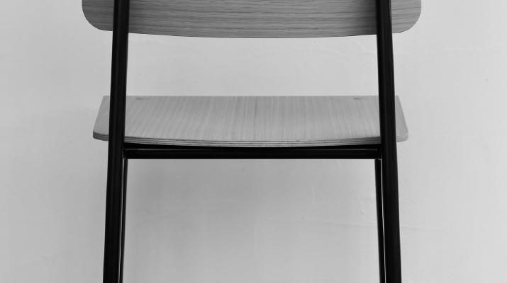 真後ろからのvitra スタンダードチェア