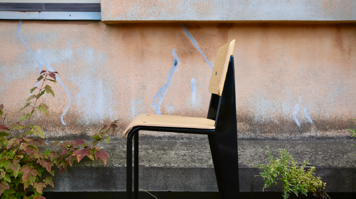 vitra スタンダードチェアを真横から