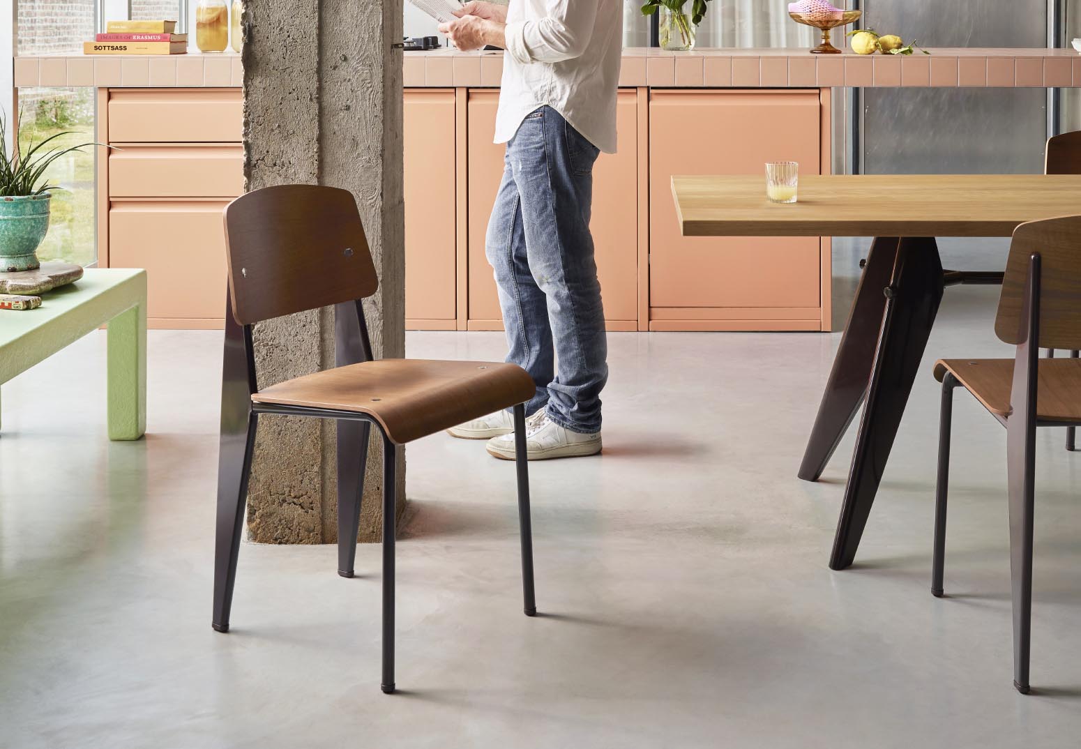 スタンダードチェアがあるダイニング