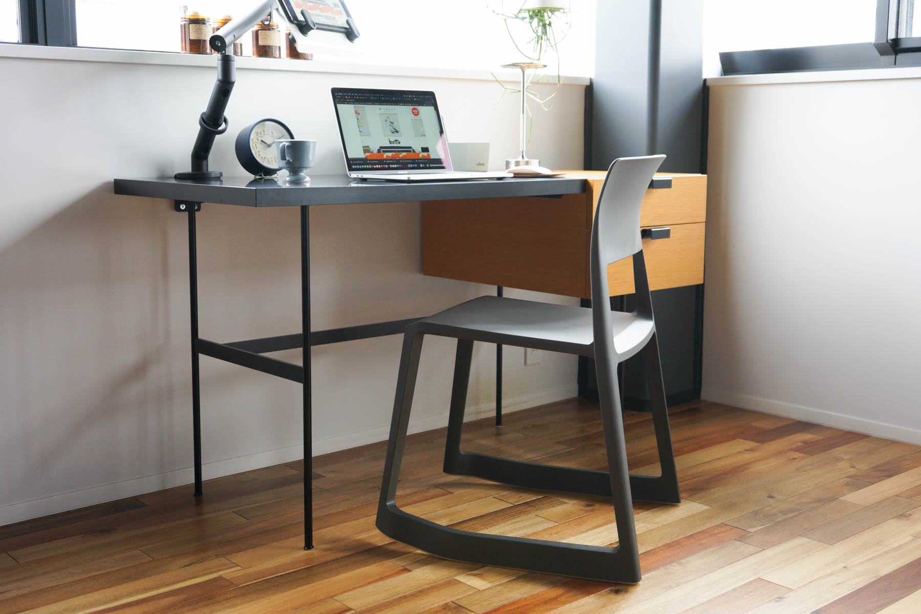 Vitra（ヴィトラ） ティプトン（tipton） REとポランデスク