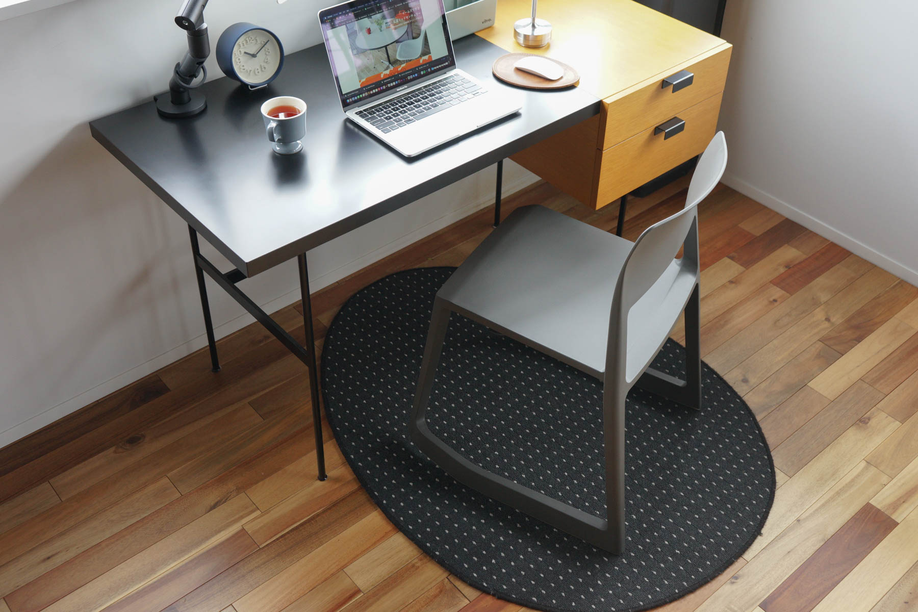 Vitra（ヴィトラ） ティプトン（tipton） REとポランデスク