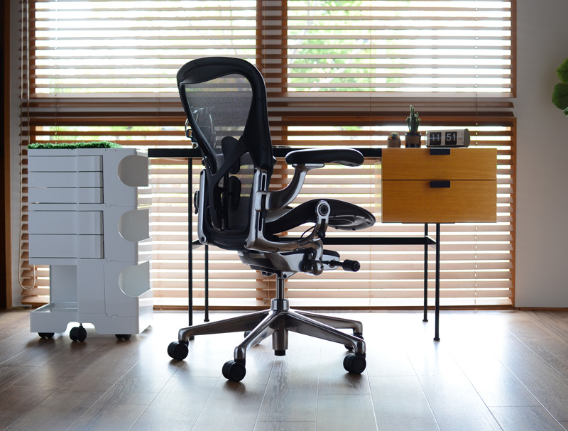 ピエール・ポラン F031デスク アーロンチェアとボビーワゴンと