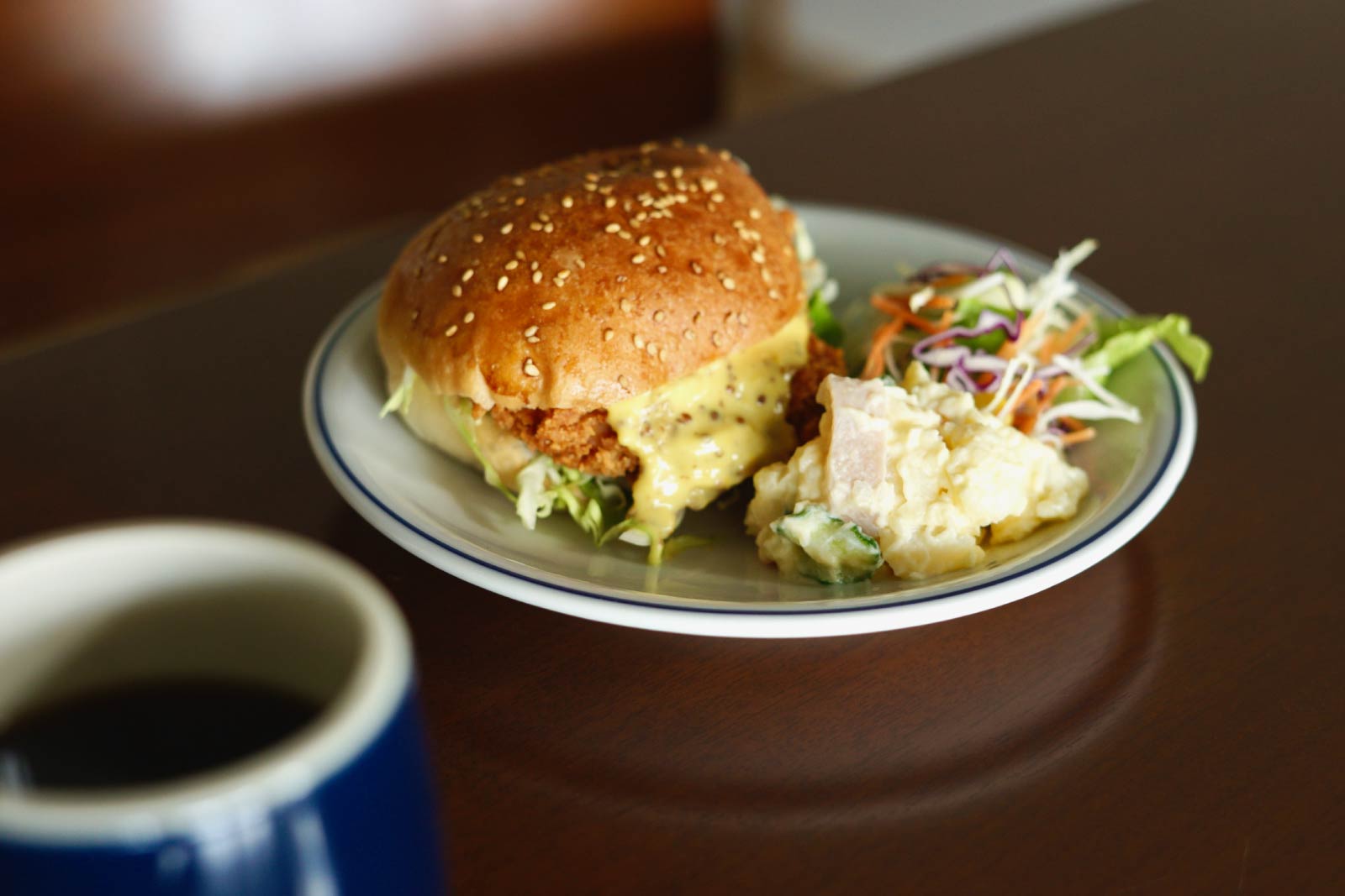 ワンプレートが映えるSaturnia(サタルニア)　Roma Blueline（ローマ ブルーライン）