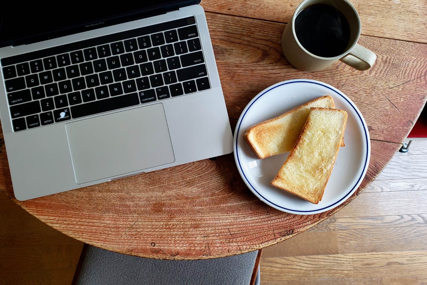 Saturnia(サタルニア)　Roma Blueline（ローマ ブルーライン）とトースト