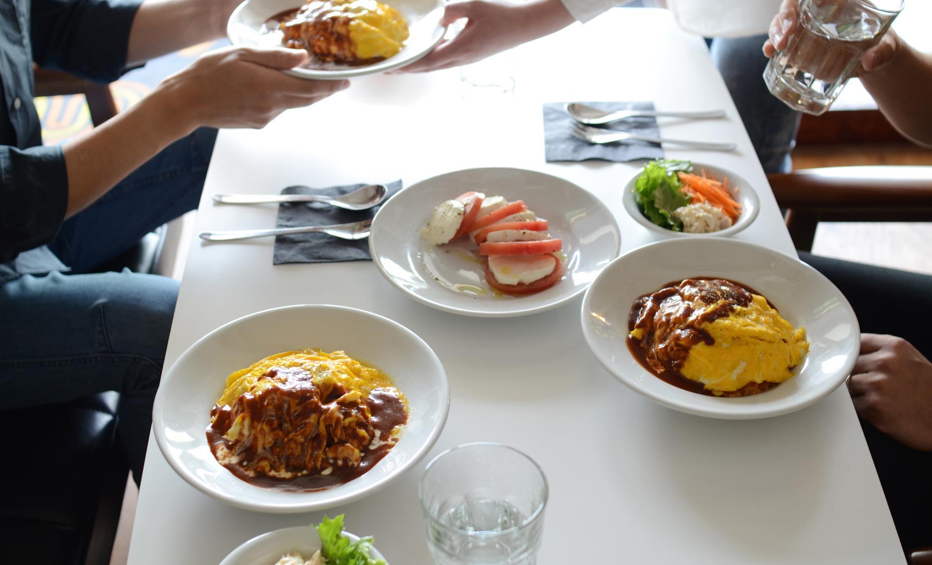 Saturnia（サタルニア） > Tivoli（チボリ）をカリモク60のリビングダイニングで