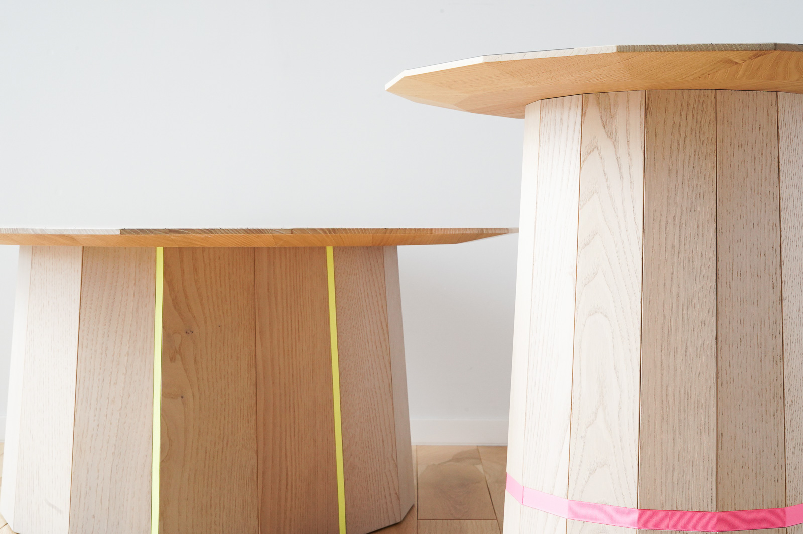 アートではない／カラーウッドテーブルのディテール