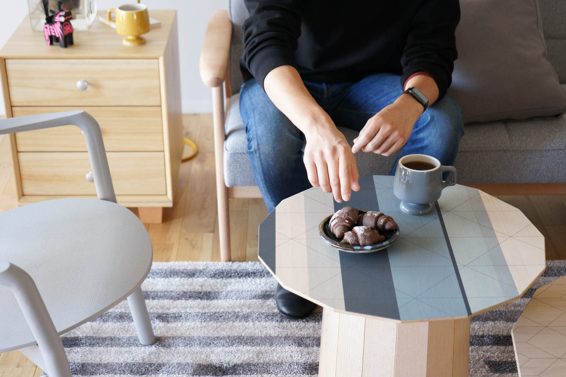 日常に溶け込むカリモクニュースタンダードカラーウッドカラーグリッド