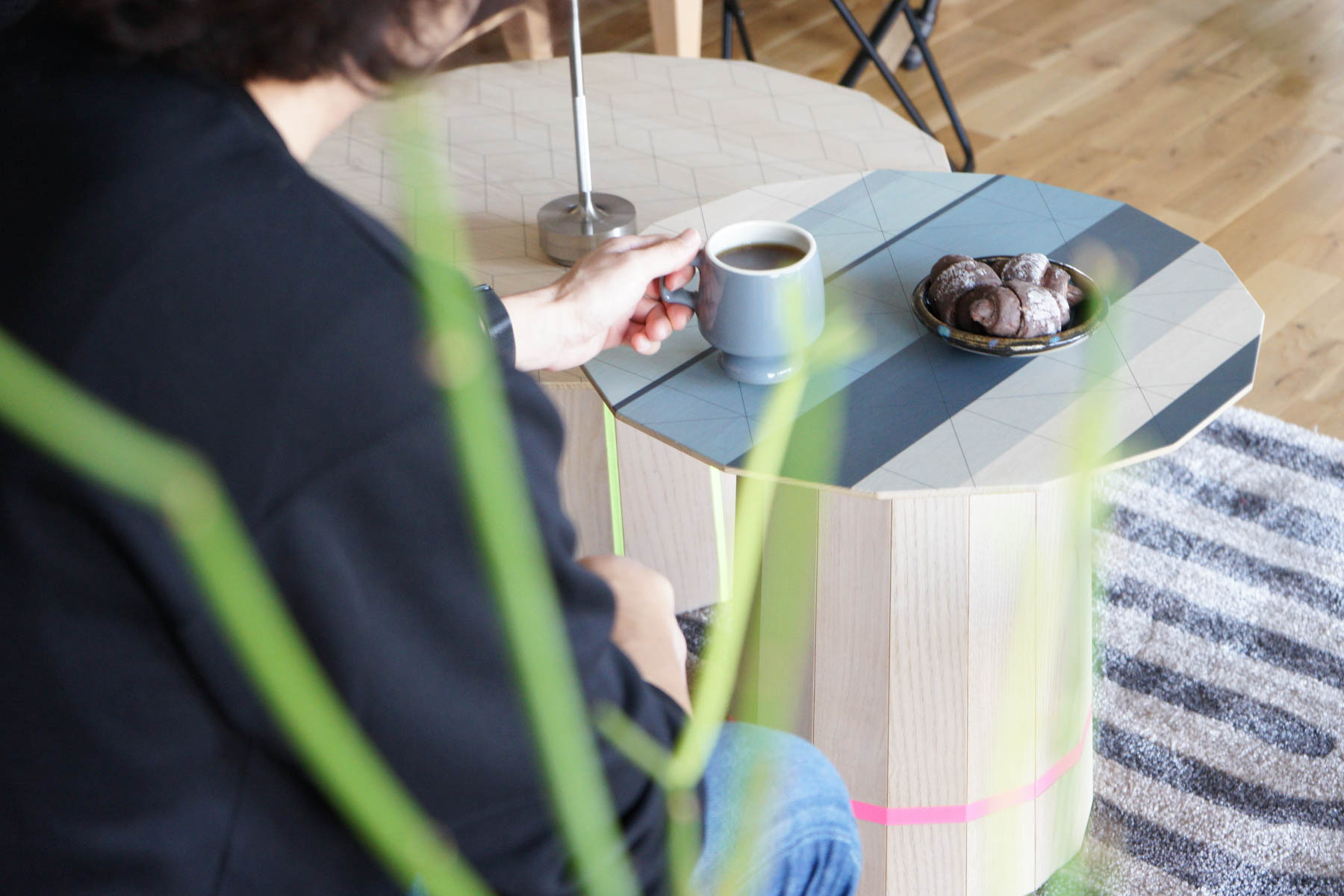 日常に溶け込むカリモクニュースタンダードカラーウッドカラーグリッド