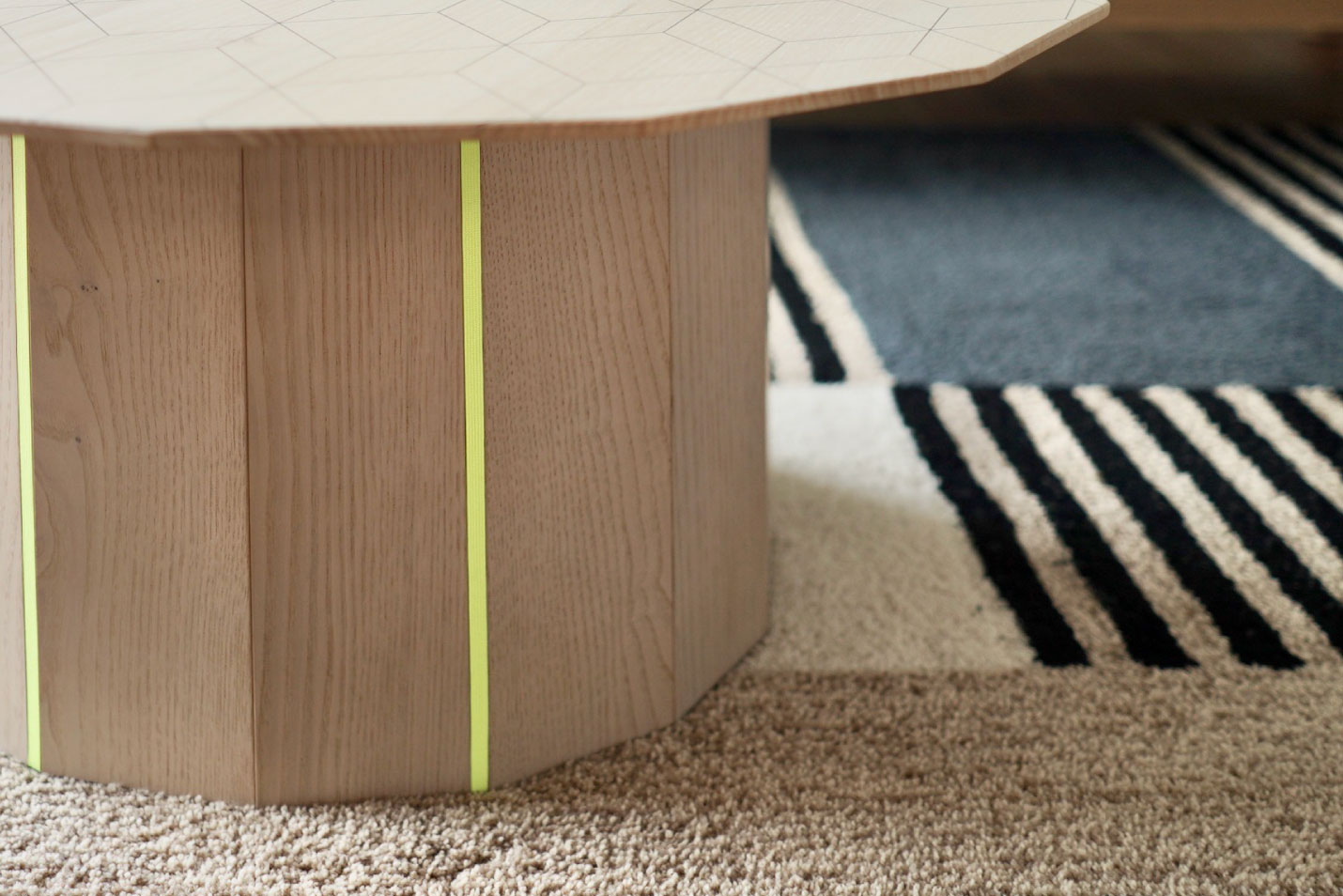 カリモクニュースタンダードのカラーウッドテーブルの布テープ