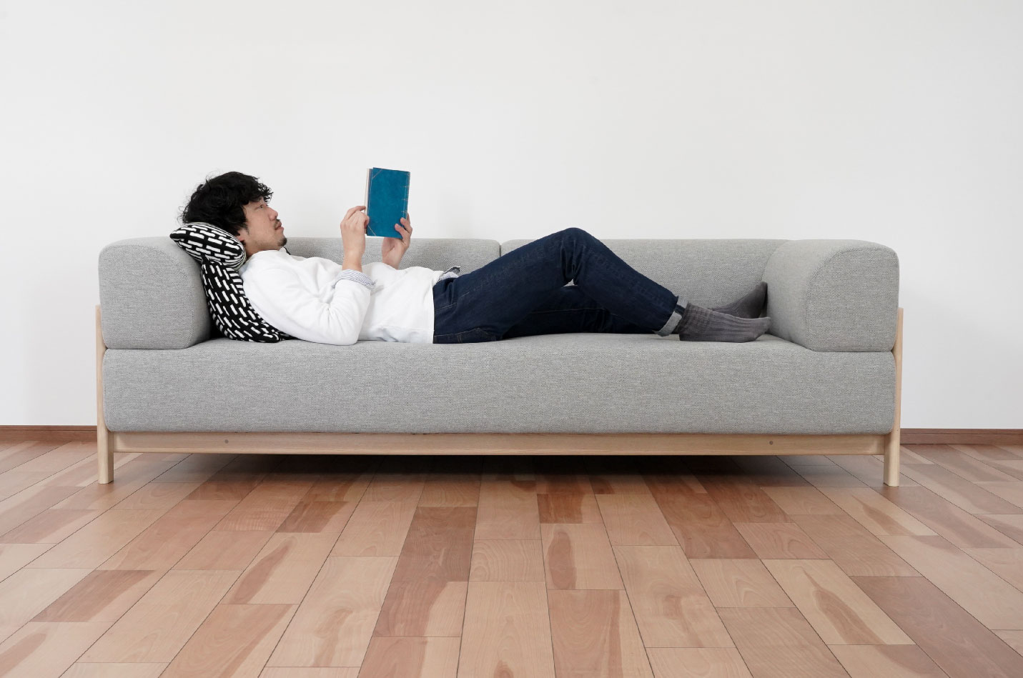 カリモクニュースタンダード エレファントソファ 寝転がった時の広さ