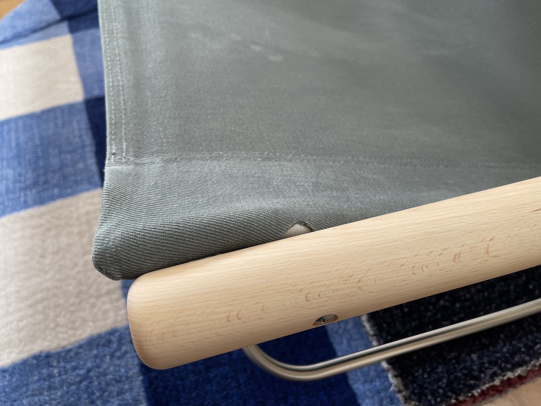 ニーチェアエックスのアームトップ