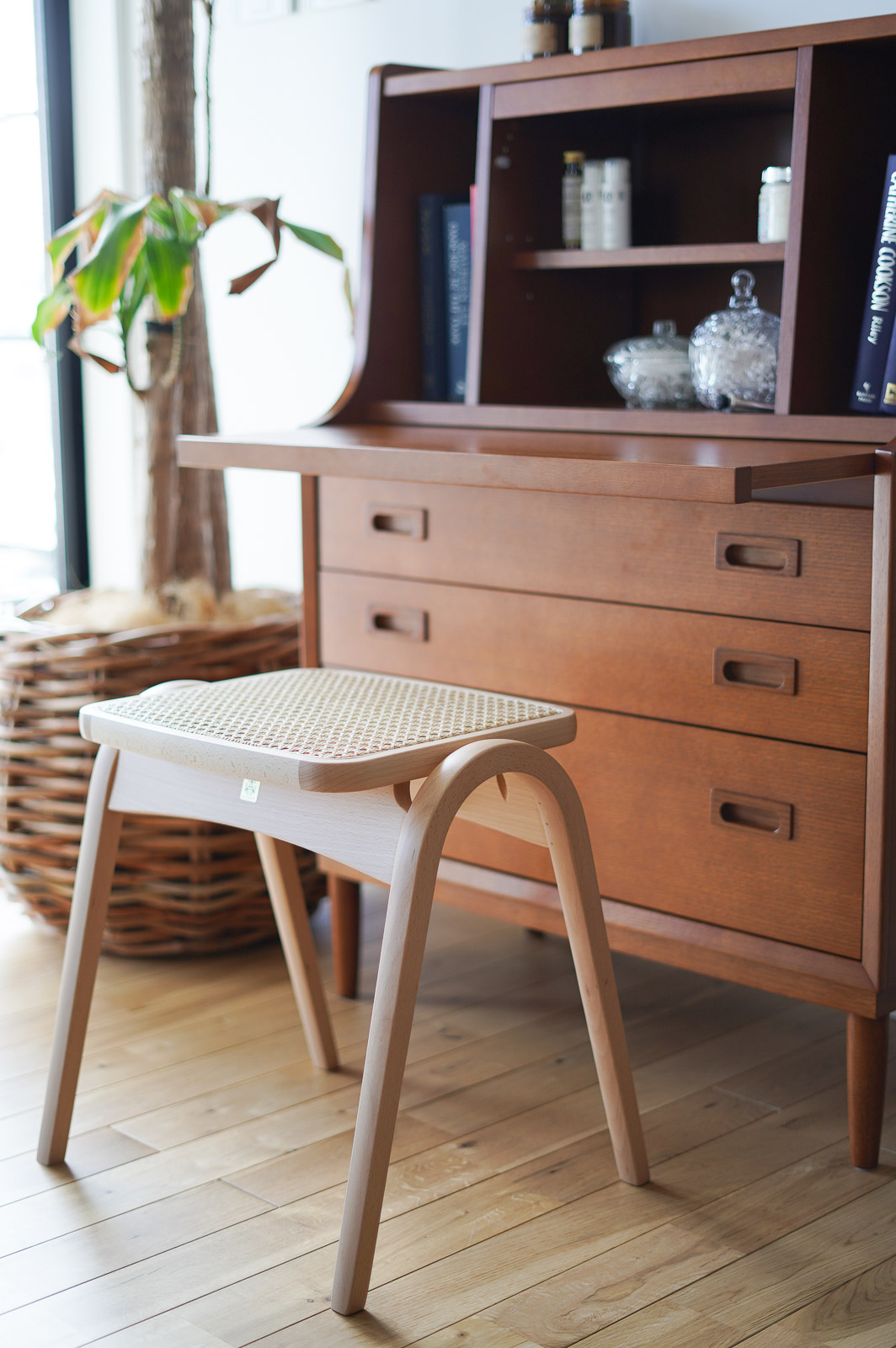 秋田木工剣持スツールラタンとコーディネート