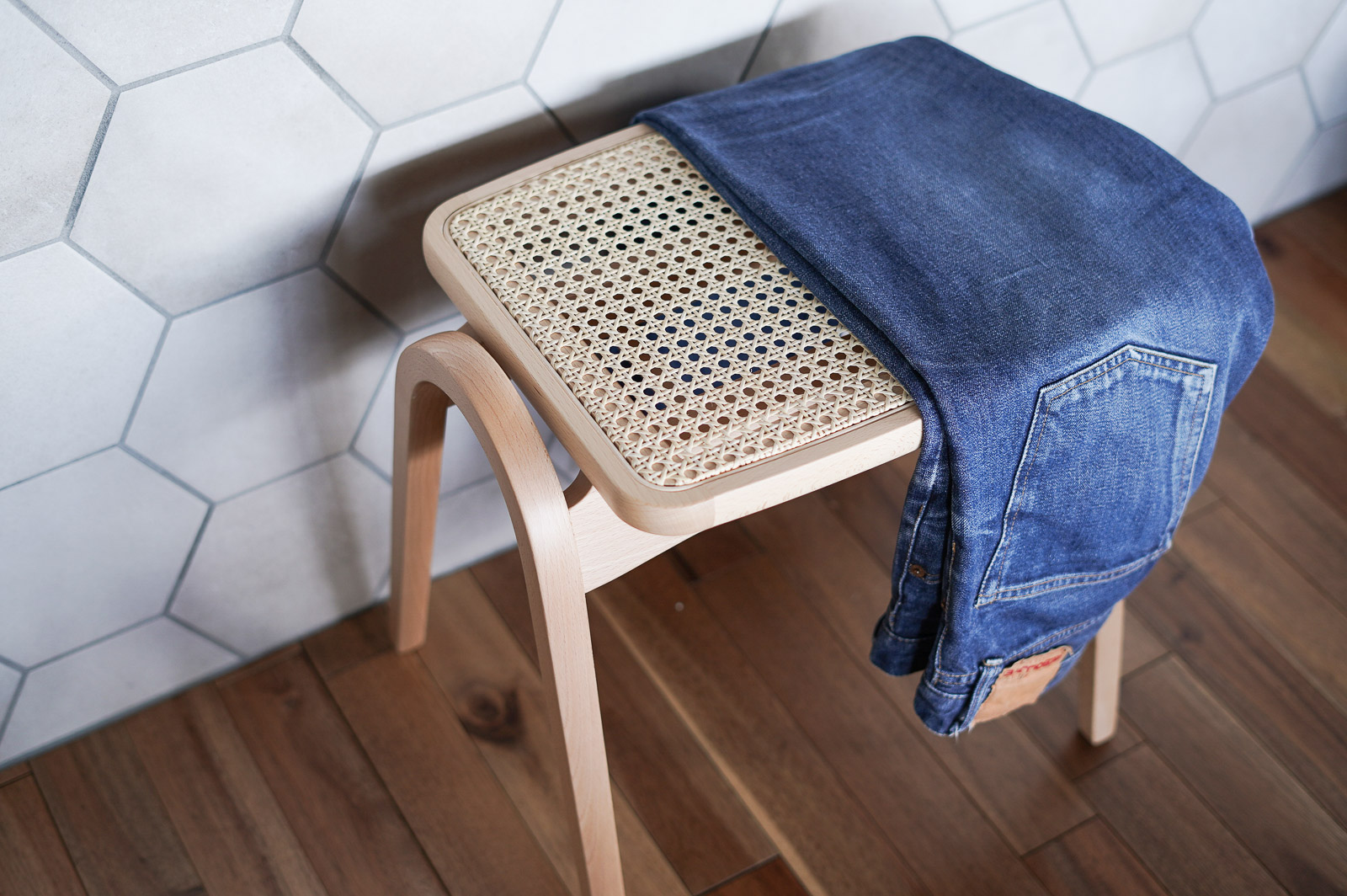 秋田木工剣持スツールラタンNo.202R