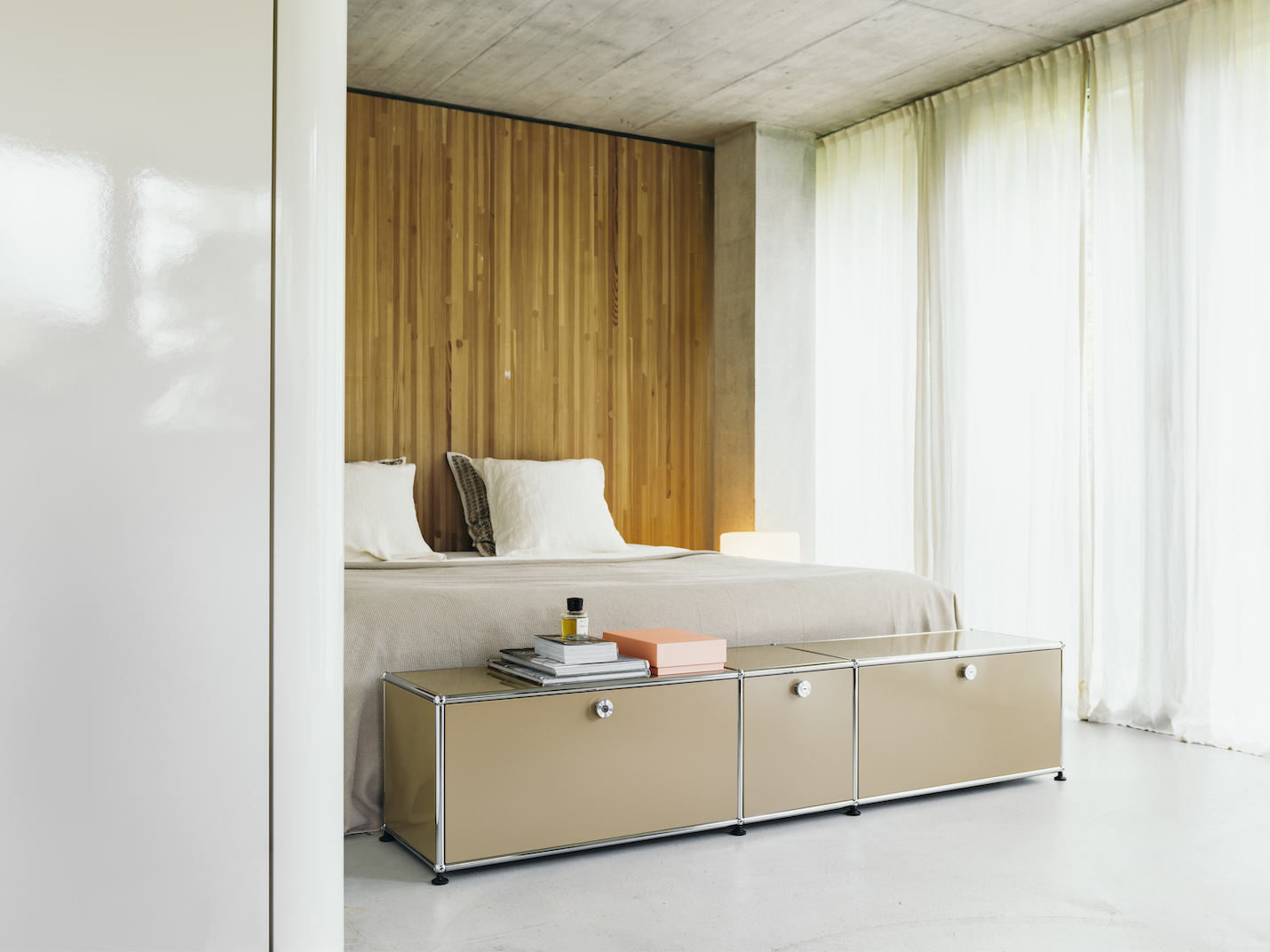 USMハラーと北欧家具がある風景