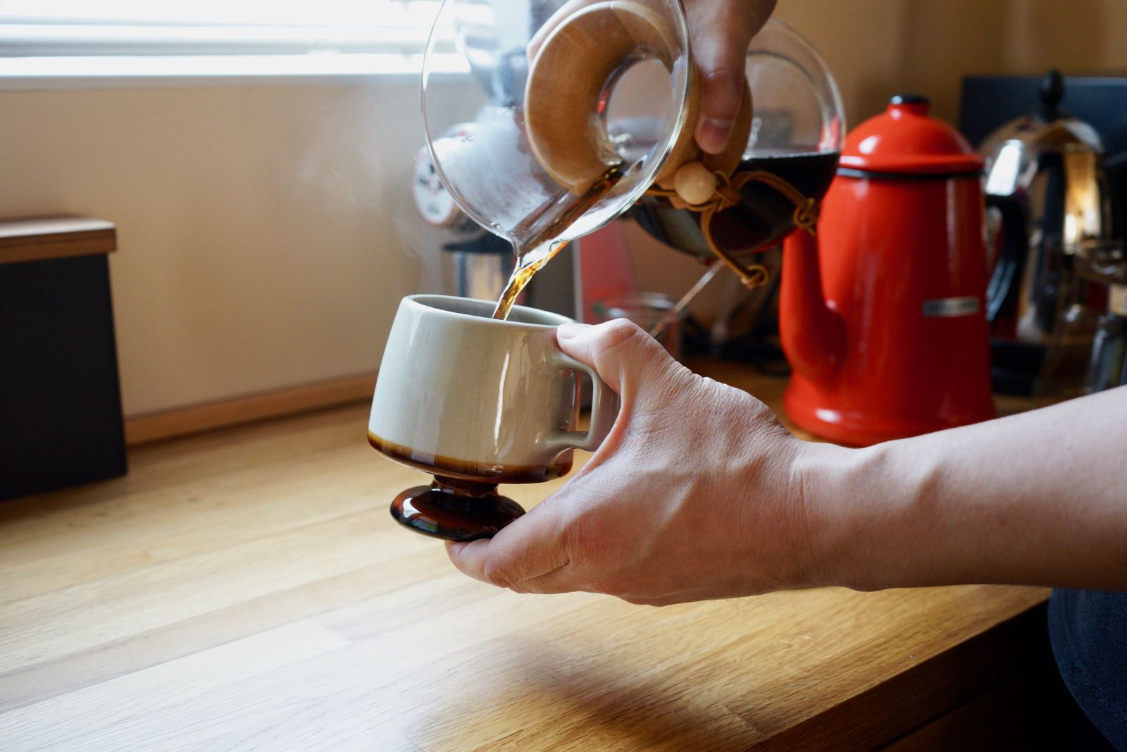 高台を持って注ぐこともできる