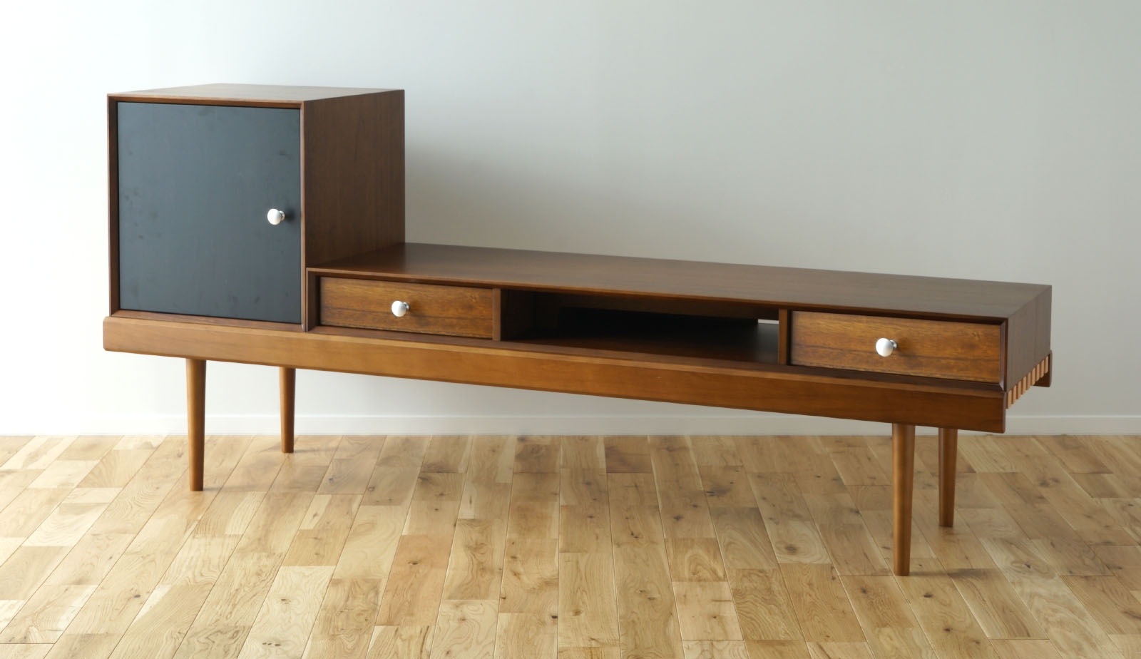 引き出しが両サイドに