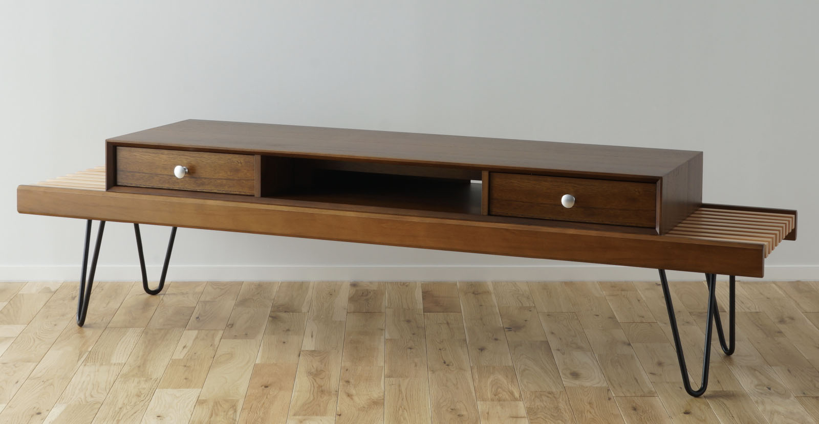 引き出しが両サイドに