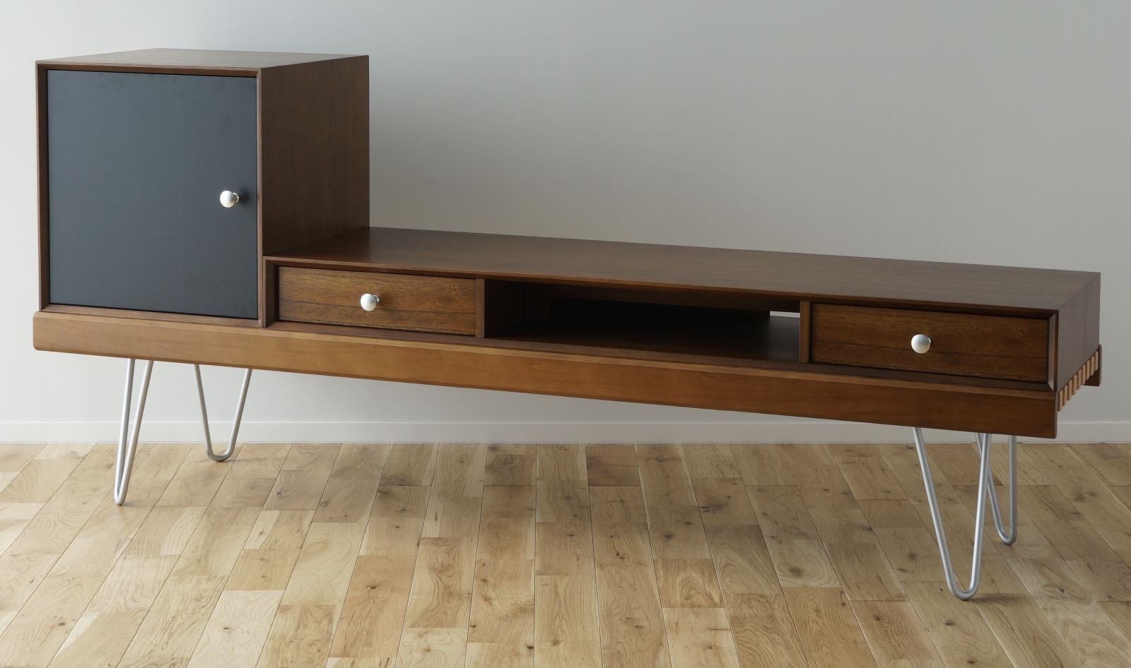 引き出しが両サイドに