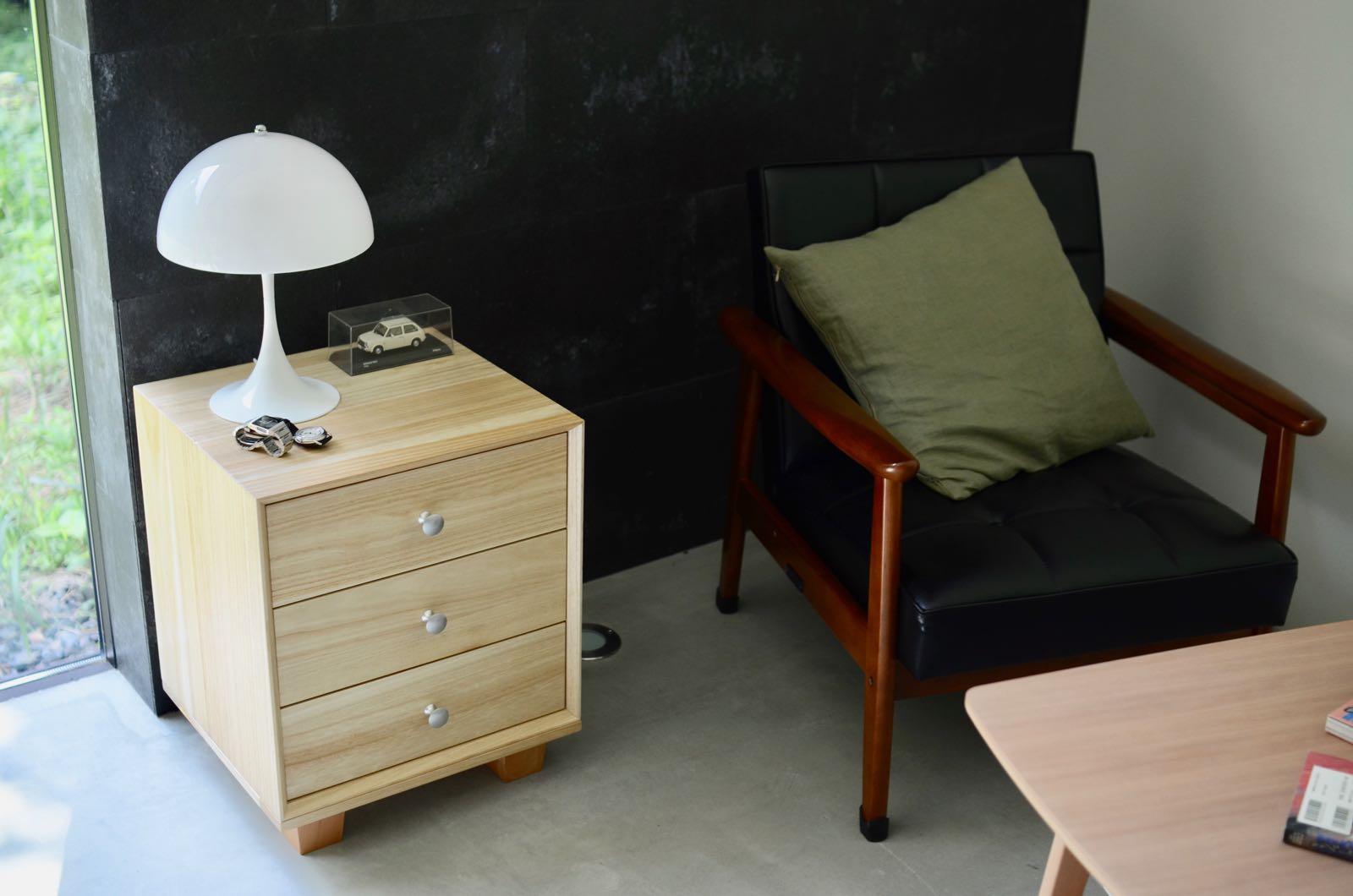 ナチュラルとアルミの無垢コンビ