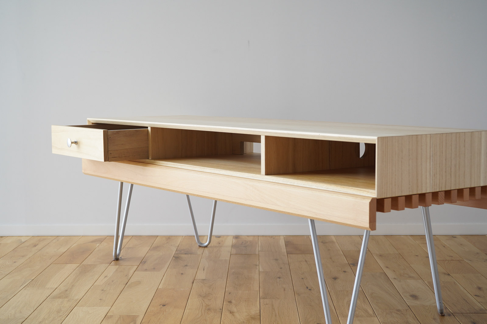 引出しは左右どちらでも使えます