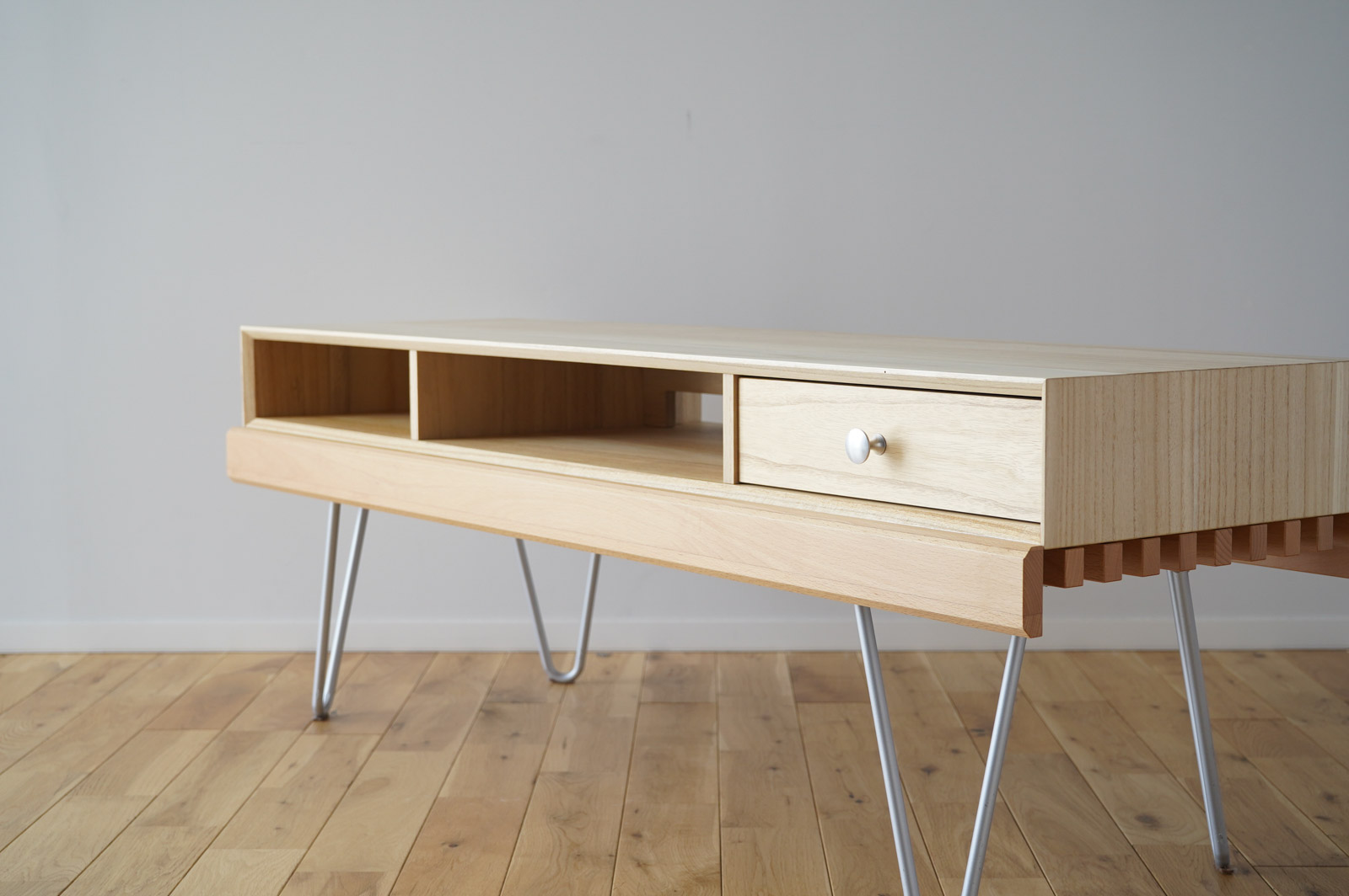 引出しは左右どちらでも使えます