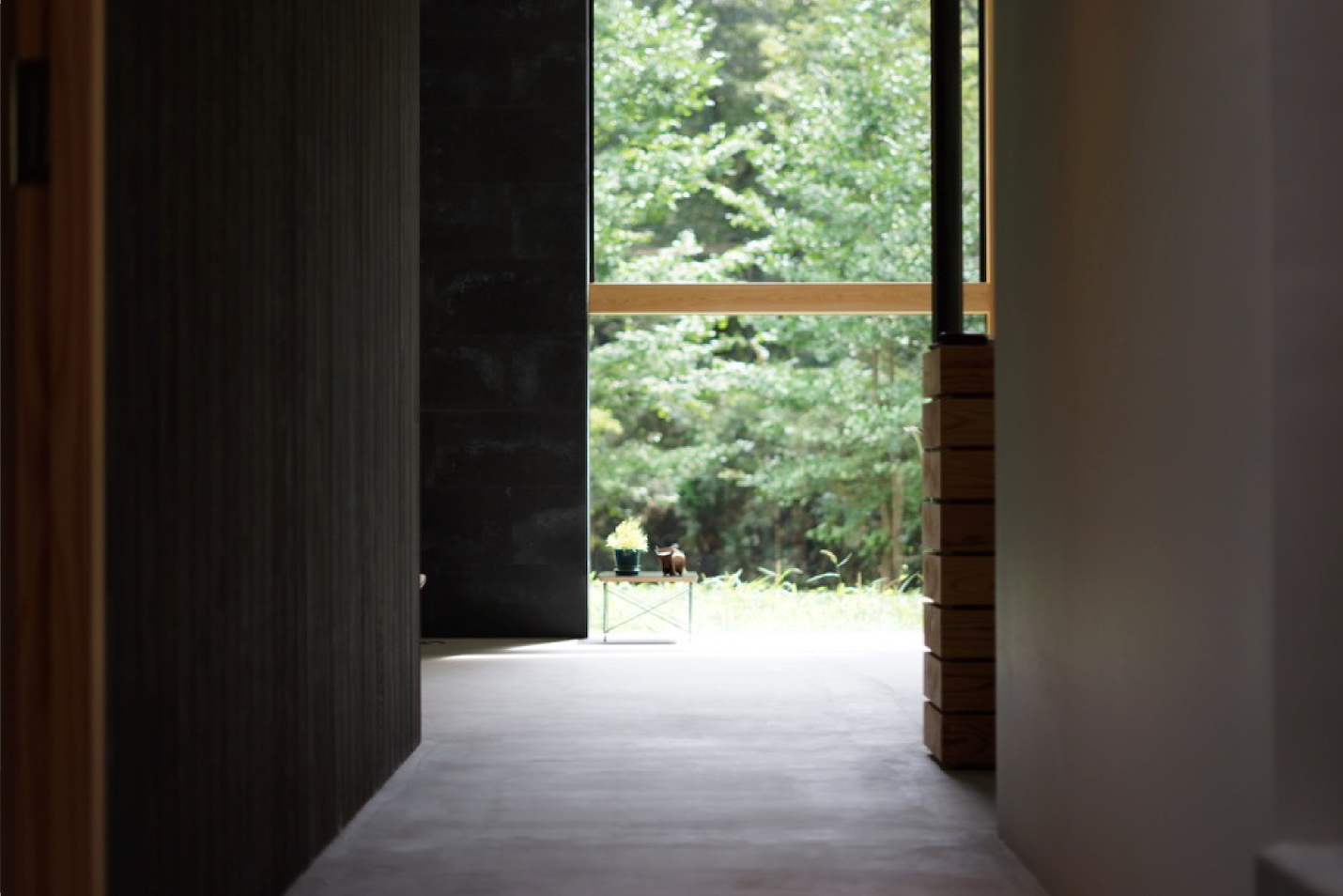 別荘でまず迎えてくれたのはイームズLTRT