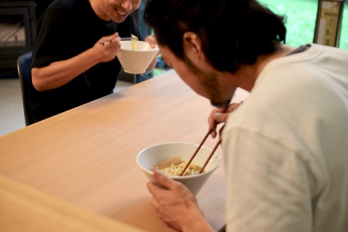 シンプルなカリモク60のダイニング