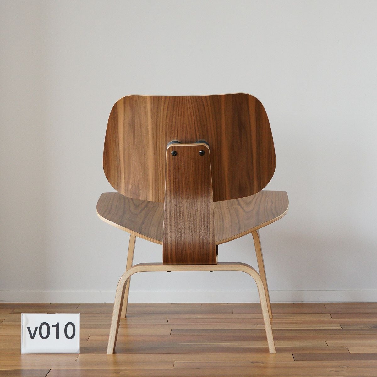 木目が選べるイームズLCWウォールナット一覧 | Hermanmiller（ハーマン