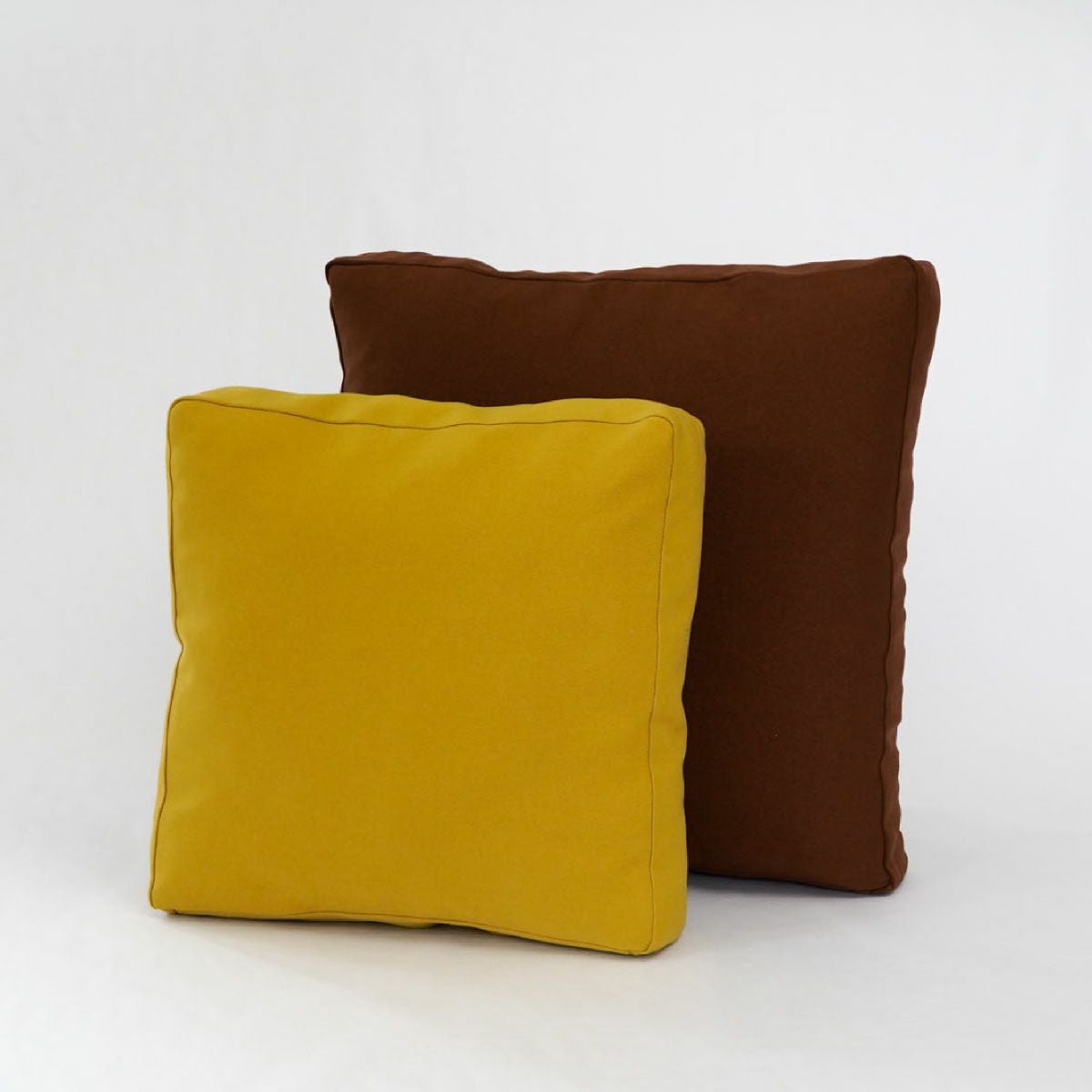 サンドイッチクッション 小:ゴブレットイエロー × 大:ゴブレットブラウン