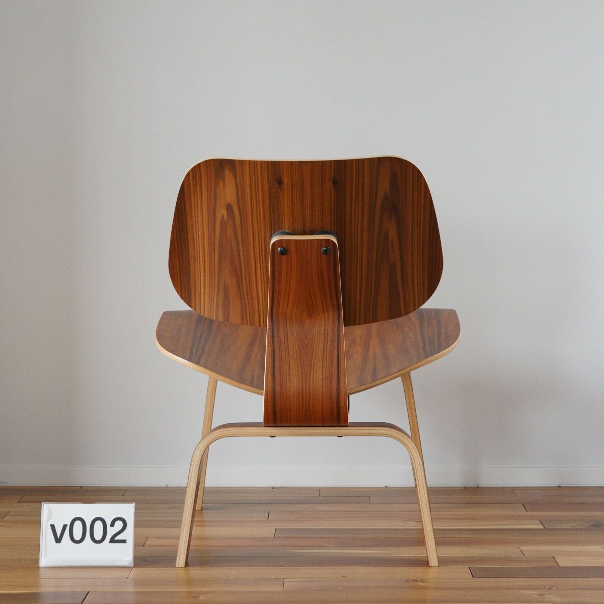 イームズ LCW サントスパリサンダー v002［LCW. 9N］