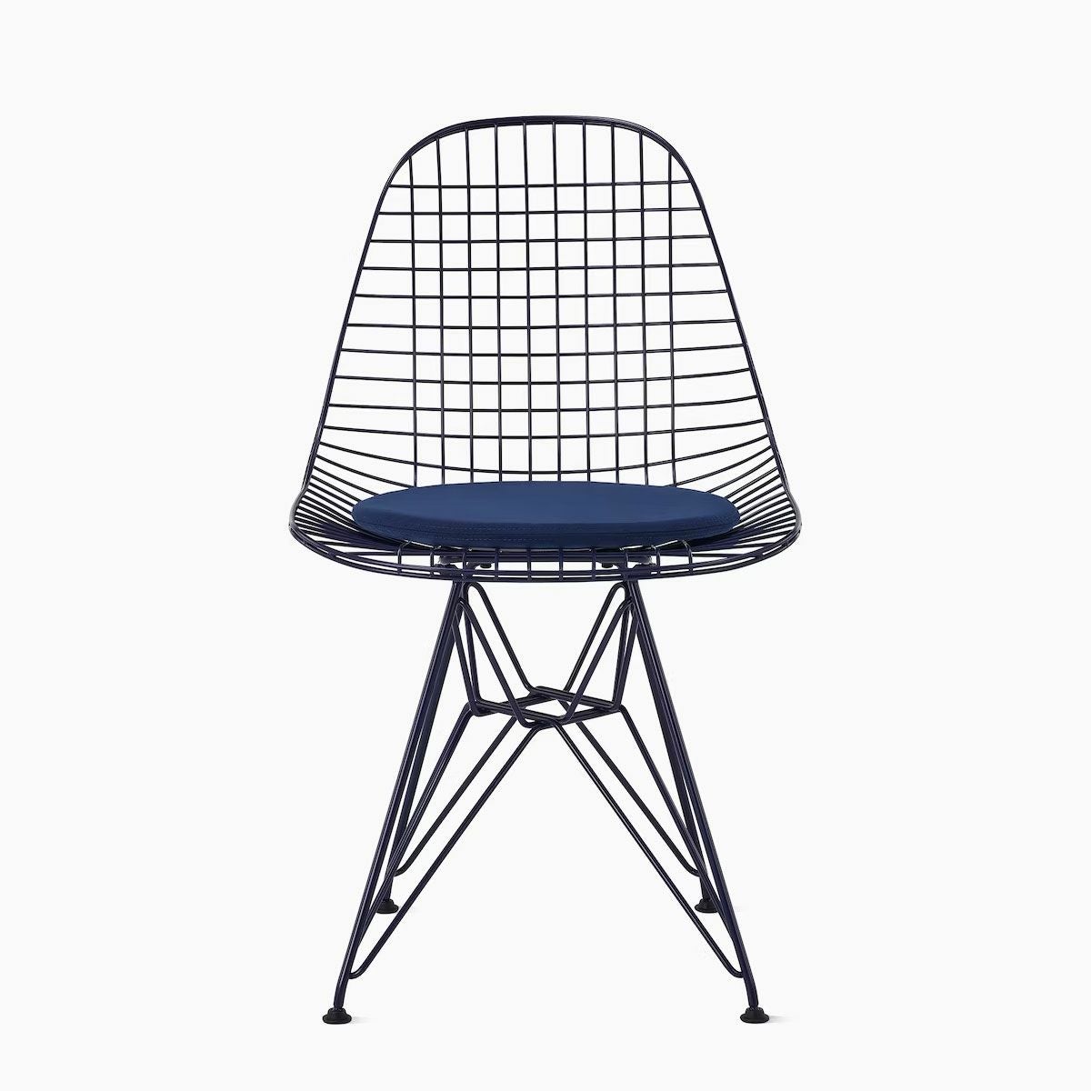 ハーマンミラー（Hermanmiller）イームズ ワイヤーチェア パッド付き ブラックブルー《 Herman Miller（ハーマンミラー）× HAY 》［DKC.5 BCBE8］