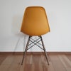 ハーマンミラー（Hermanmiller）イームズ サイドシェルチェア DSW ディープイエロー ブラックベース ウォールナット［DSW. BK OU DYL E8］