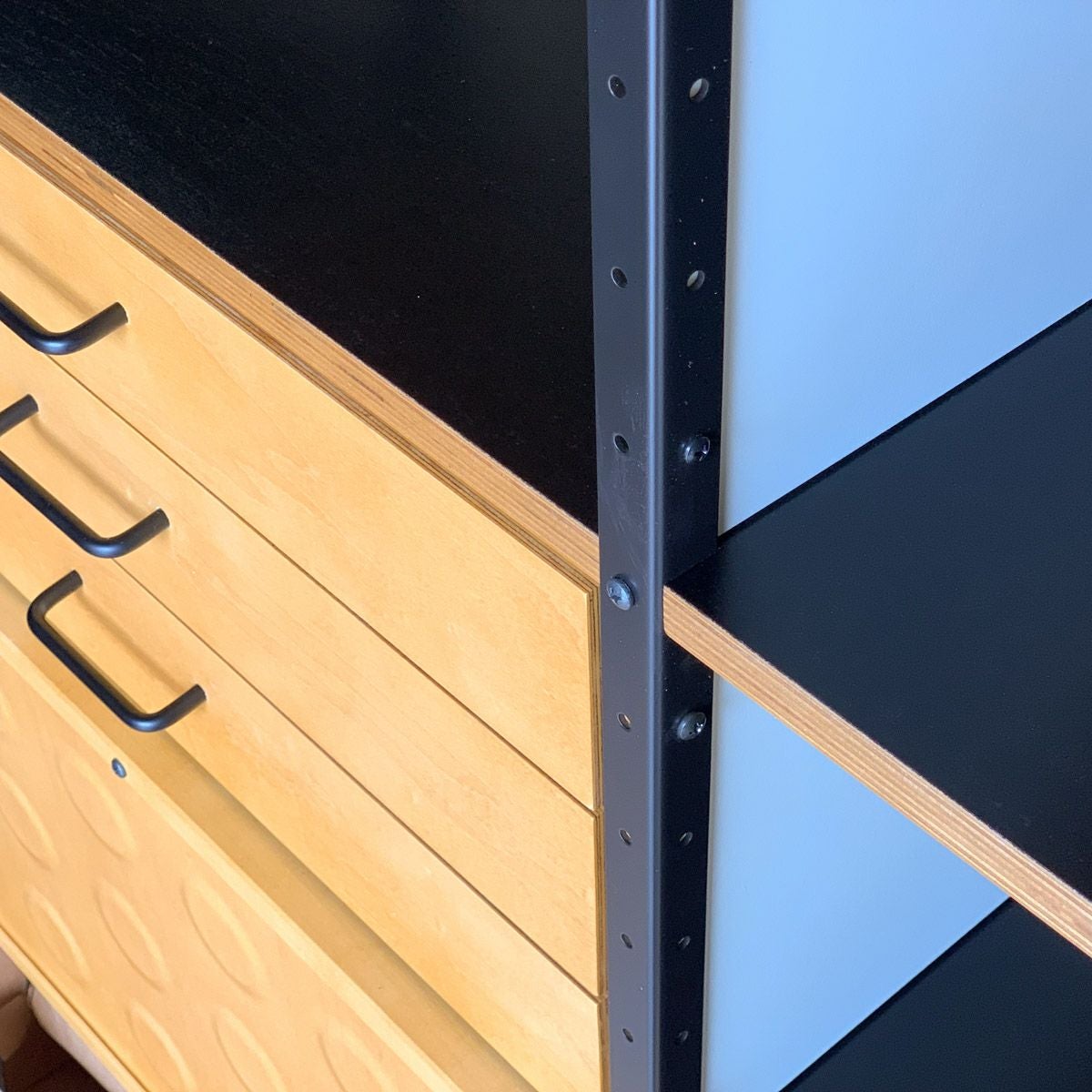 ハーマンミラー（Hermanmiller）イームズ ストレージユニットESU ナチュラルカラー／ブラック 4段2列［ESU420. BU NC］