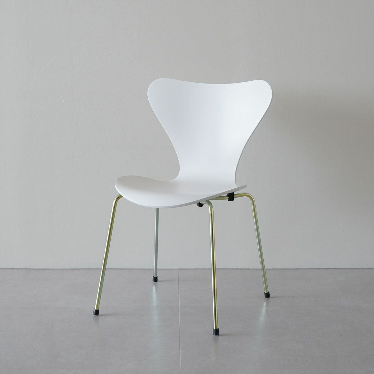 FRITZ HANSEN（フリッツ・ハンセン）SERIES 7（セブンチェア） ラッカー / 7:14 AM BEIGE（ベージュ）