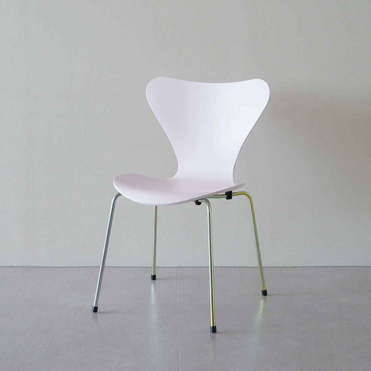 FRITZ HANSEN（フリッツ・ハンセン）SERIES 7（セブンチェア） ラッカー / 7:14 AM PINK（ピンク）