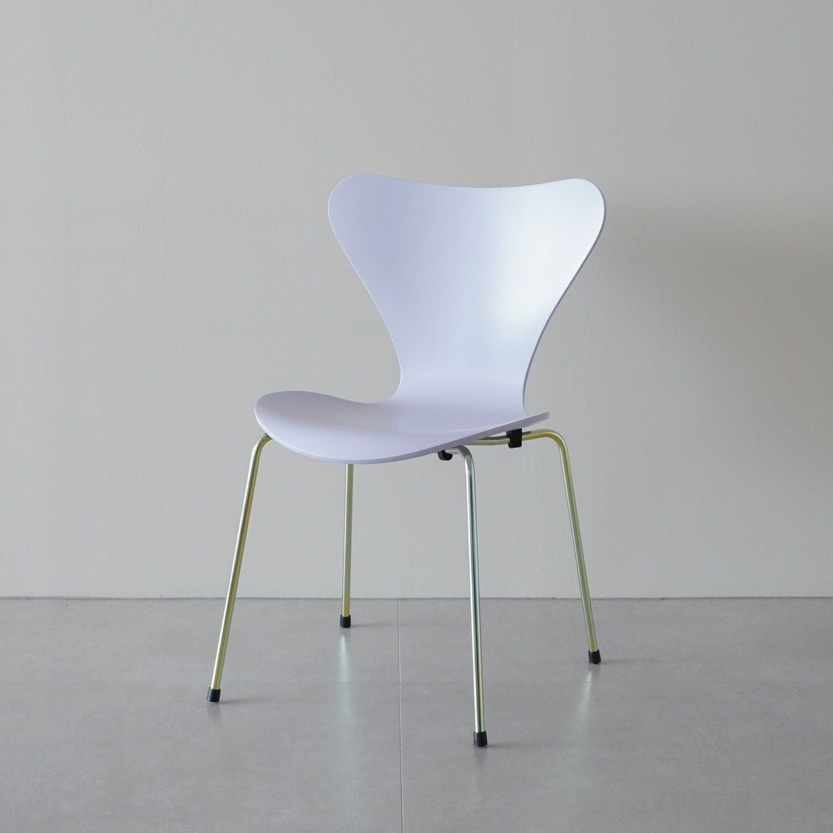 FRITZ HANSEN（フリッツ・ハンセン）SERIES 7（セブンチェア） ラッカー / 7:14 AM VIOLET（バイオレット）