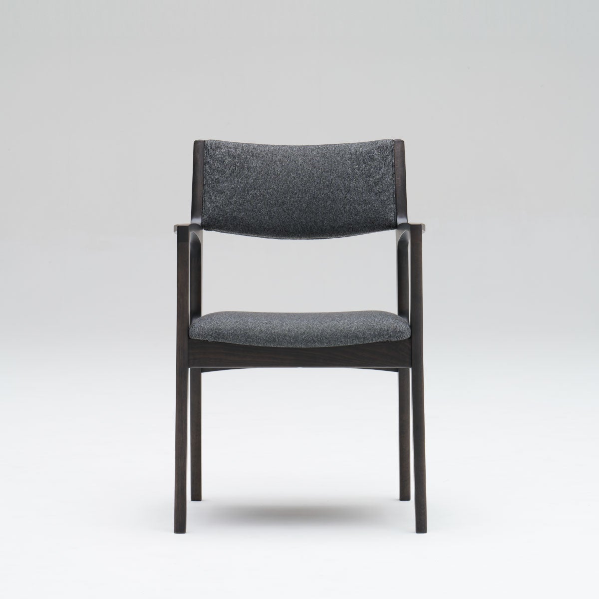 カリモク60+ ダイニングチェア セラムダークグレー シアーブラック［C36120XQ］