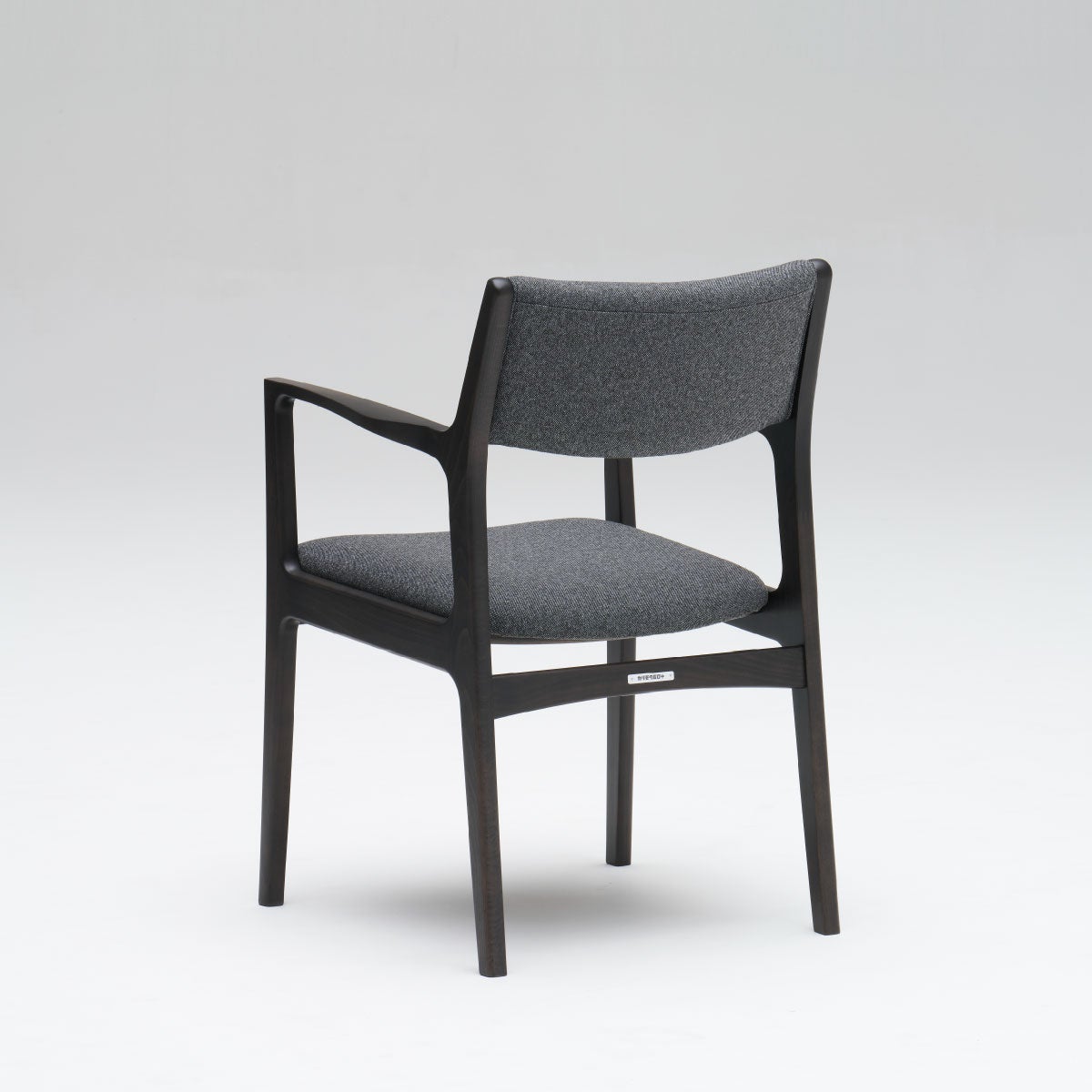 カリモク60+ ダイニングチェア セラムダークグレー シアーブラック［C36120XQ］