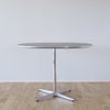 《撮影使用品》フリッツ・ハンセン（FRITZ HANSEN）SUPERCIRCULAR（スーパー円テーブル）A603（ダイニングテーブル100×100cm）ラミネート / 4スターベース グレー天板×サテン仕上げ