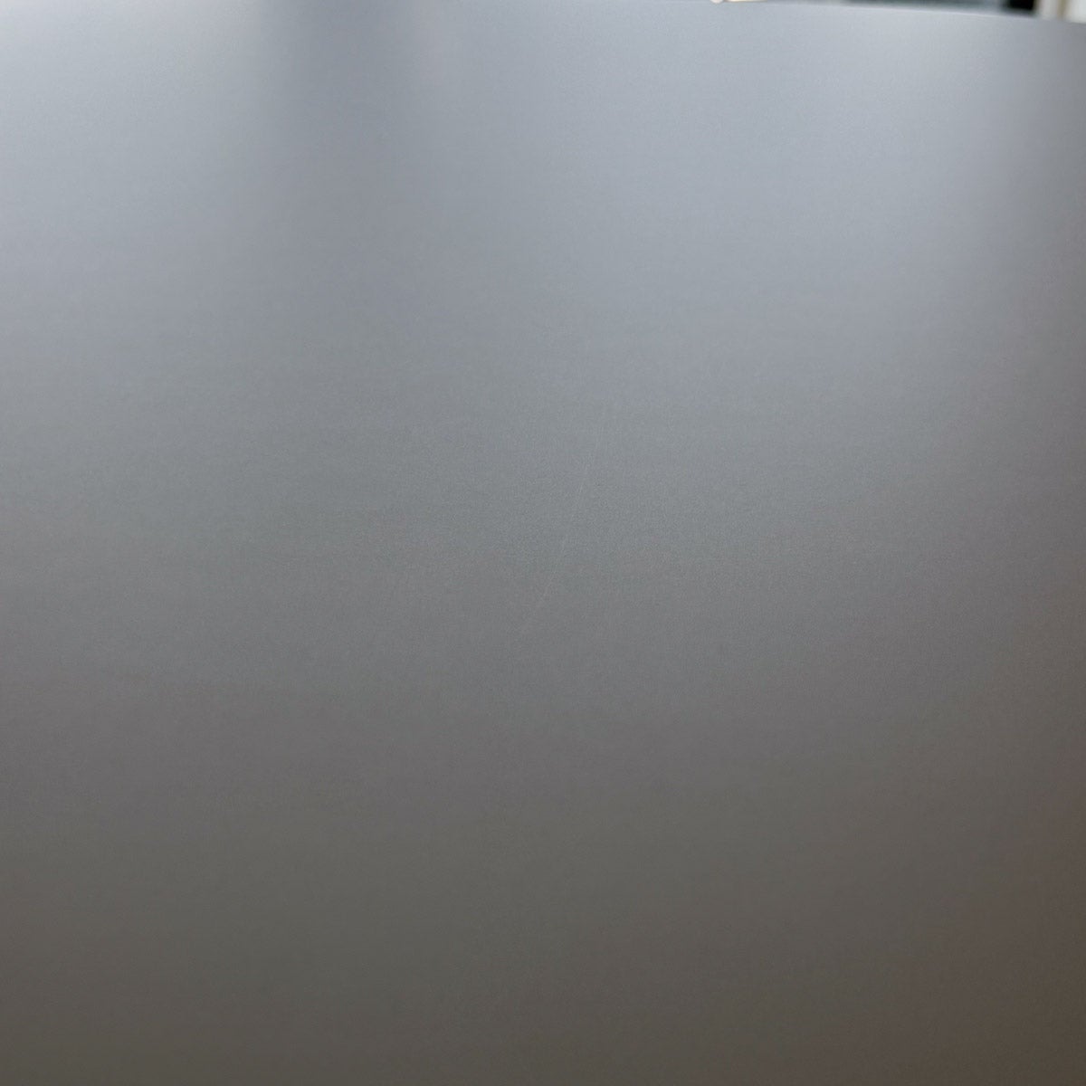 《撮影使用品》フリッツ・ハンセン（FRITZ HANSEN）SUPERCIRCULAR（スーパー円テーブル）A603（ダイニングテーブル100×100cm）ラミネート / 4スターベース グレー天板×サテン仕上げ