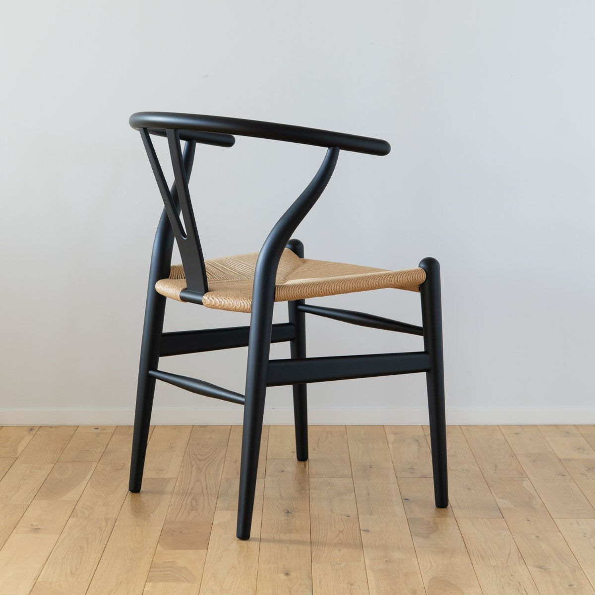 《店頭展示品》カール・ハンセン＆サン（CARL HANSEN & SON） CH24 Yチェア ビーチ ソフトブラック 座面高45cm 個体A