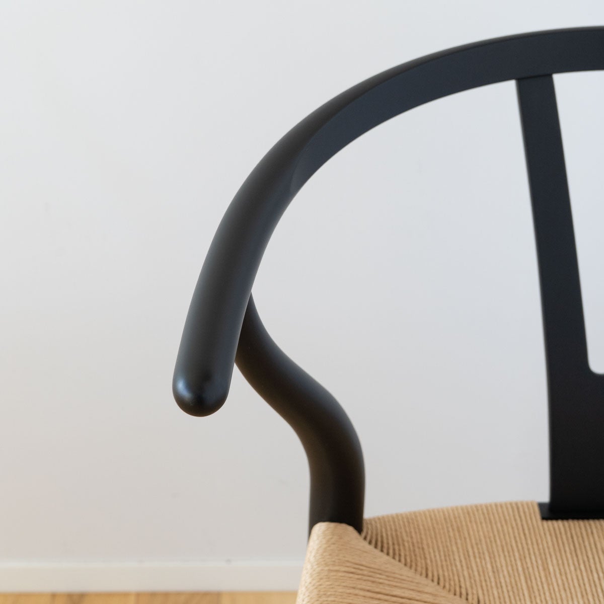 《店頭展示品》カール・ハンセン＆サン（CARL HANSEN & SON） CH24 Yチェア ビーチ ソフトブラック 座面高45cm 個体A